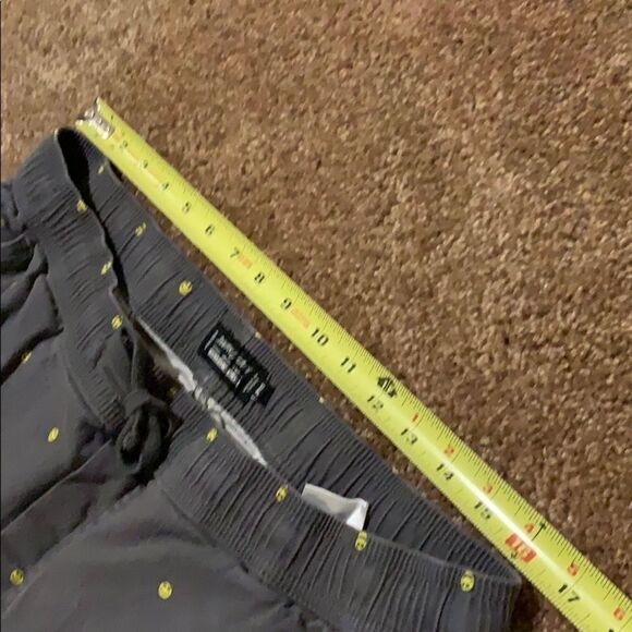 Men’s happy face emoji shorts. Modern culture - Picture 6 of 11